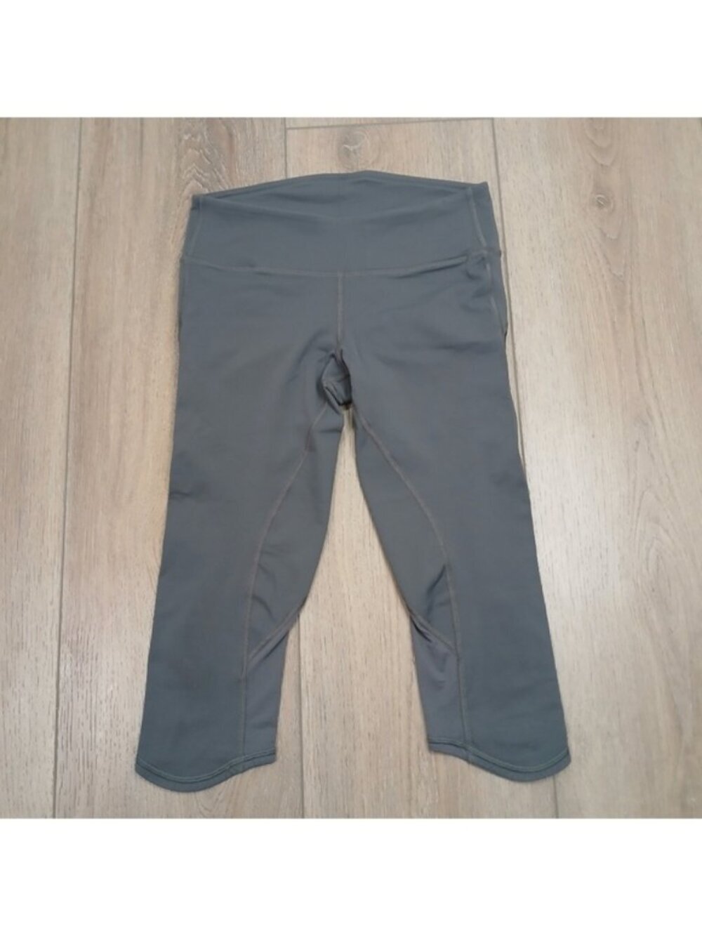 Lululemon Cropped Leggings – Grey w/ Black Side Panels – Size 4